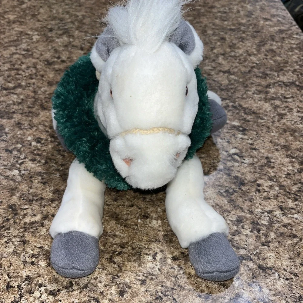 Toys R Us Horse Plush Wells Fargo Legendary Christmas Wreath White 2003 16